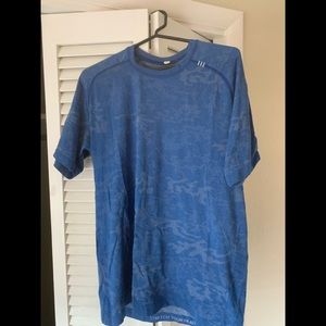Lululemon men’s large metal vent tech blue camo
